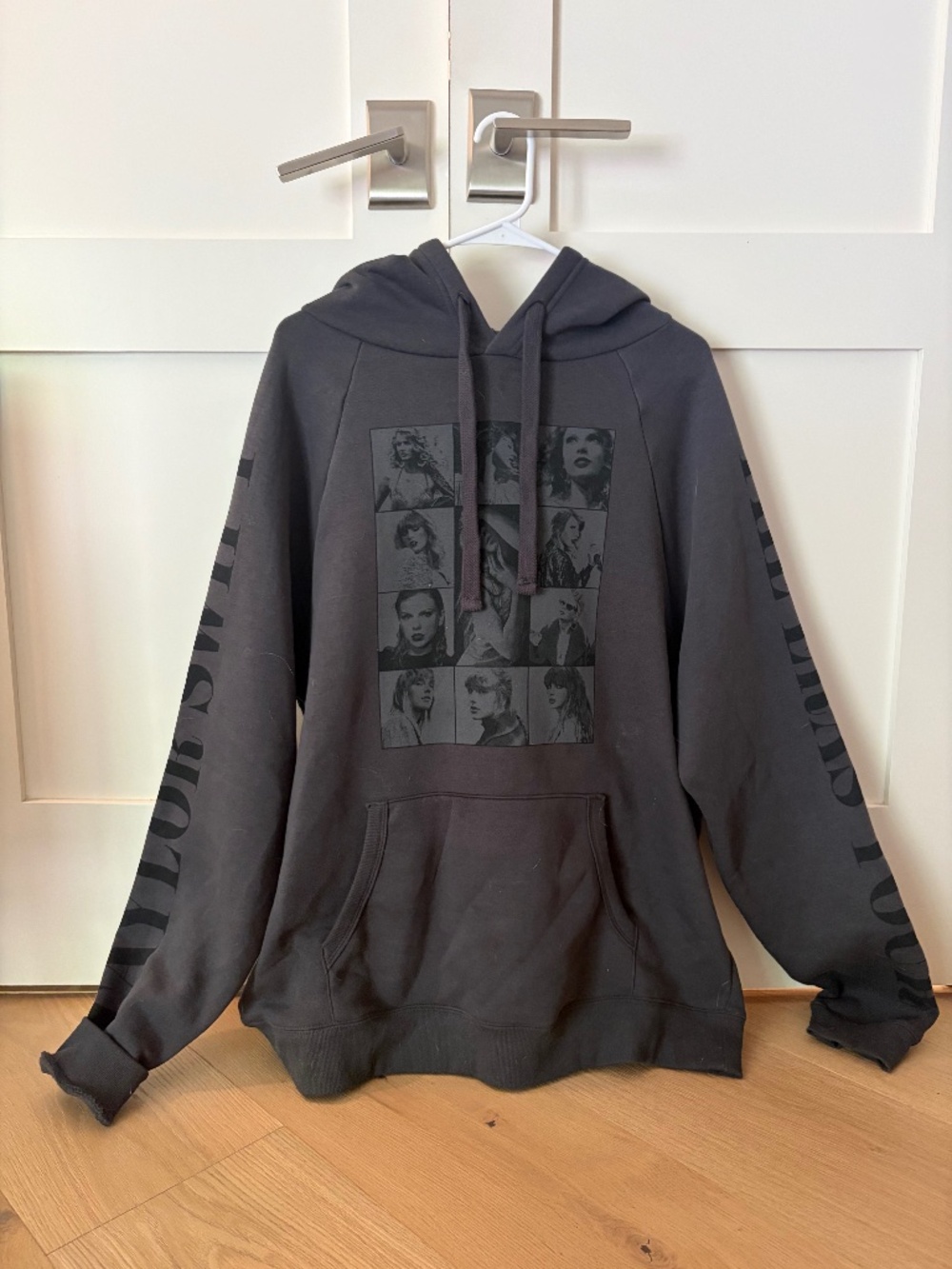 Taylor Swift The Eras Tour Official Black Hoodie Size Large